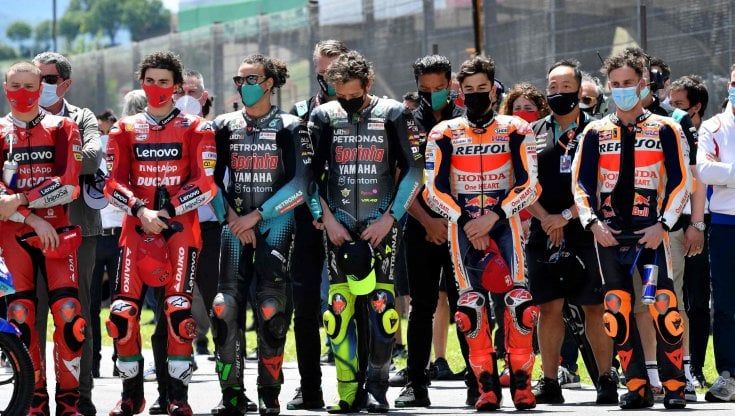 Morte Dupasquier, il paddock si divide: "Non dovevamo correre, ha vinto il business". Procura di Firenze apre un'inchiesta