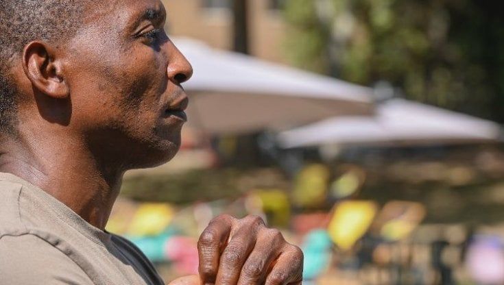 Soumahoro: “Stipendi più alti e cittadinanza per i figli, i migranti non sono schiavi”