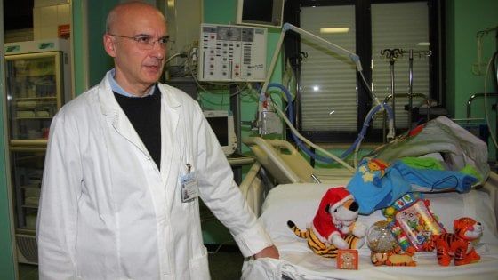 Coronavirus, l'allarme di Trizzino, medico e deputato 5S: "Una follia i tamponi di massa. Rischiamo una valanga di errori"