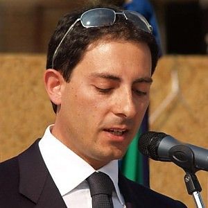 Bergamo, la giunta leghista fa aumentare a 500 euro il certificato per gli immigrati