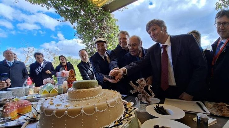 Voto prima della fine della legislatura e “aggiustamenti” nei capannelli della masseria di Vespa