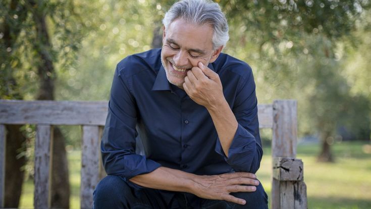 Andrea Bocelli: "Ora canto il ricordo delle processioni con mia nonna"