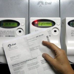 Energia, le bollette tornano a salire: luce +4,3% e gas +2%