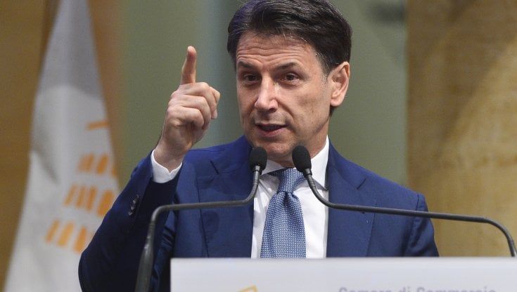 Caos Cinque stelle, il Piemonte è per Conte, in Comune tifano Grillo