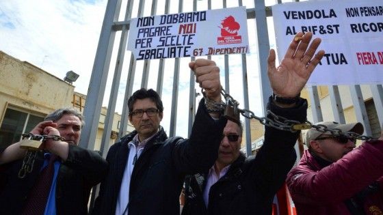 Fiera, lavoratori senza stipendio da mesi: sciopero a oltranza per il benvenuto a Renzi