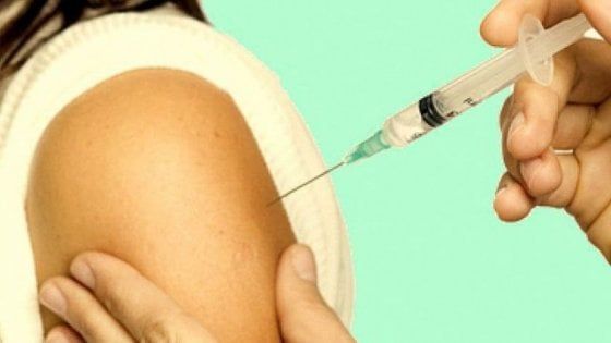 Coronavirus, la Simg: “Vaccinazione di massa per evitare la sovrapposizione con l'influenza”