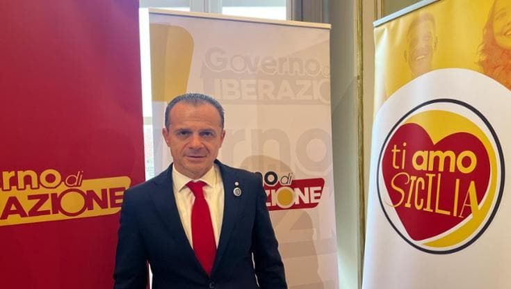 De Luca: “Noi, ago della bilancia, alla Regione si torni subito al voto”