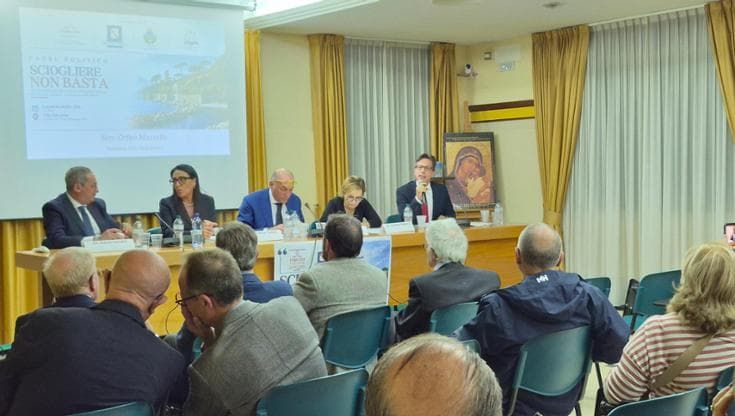 Comuni sciolti per camorra, patto bipartisan: “Cambiare la legge, affiancare i sindaci”
