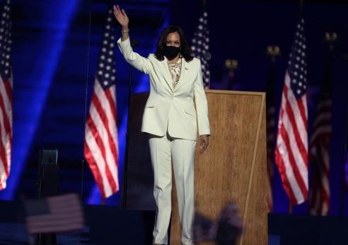 Il power dressing di Kamala Harris, prima vicepresidente donna in America