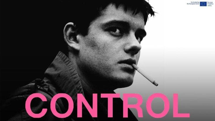 Control, Il ritratto intimo di un’anima fragile e tormentata. Guarda su MYmovies il film su Ian Curtis, leader dei Joy Division