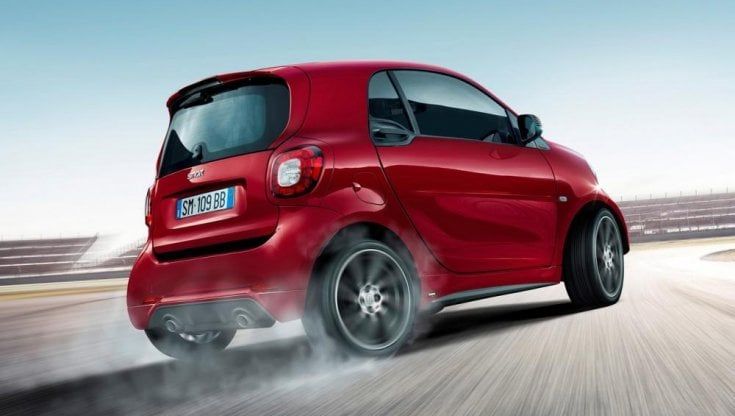 Una ricarica veloce da pit stop? Le colonnine eSolutions per Smart EQ Fortwo 