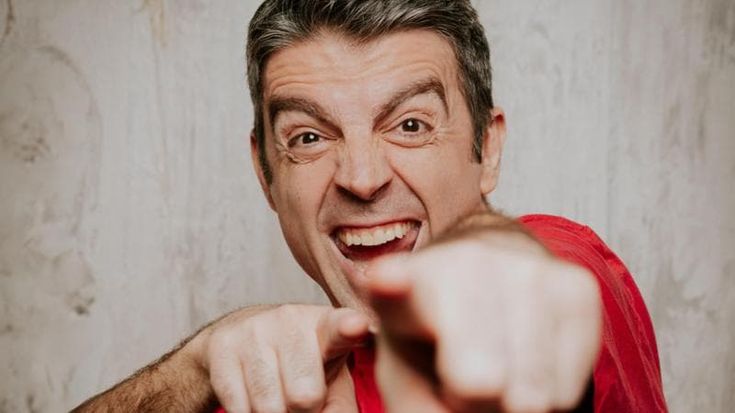 Federico Basso: “Rido delle nostre manie al supermercato. Ma sognavo di avere una cartolibreria”