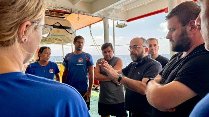 Mediterranea, braccio di ferro con il Viminale: “Niente Genova, puntiamo la prua verso Trapani”