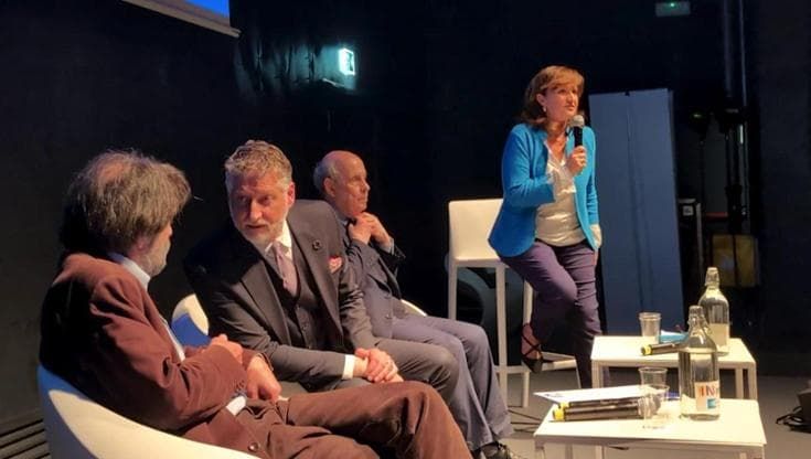Salone del Libro, Giuli arriva in ritardo e Cacciari sbotta: "Io me ne vado"