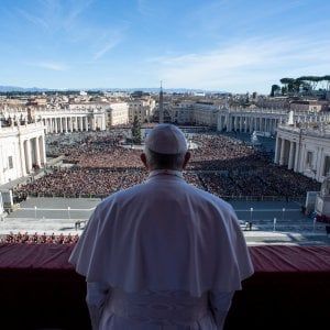 Roma, in 50mila a 'Urbi et Orbi' del papa, imponenti misure sicurezza