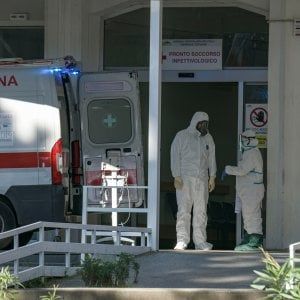 Coronavirus, verso i mille casi. Muore un avvocato di 57 anni