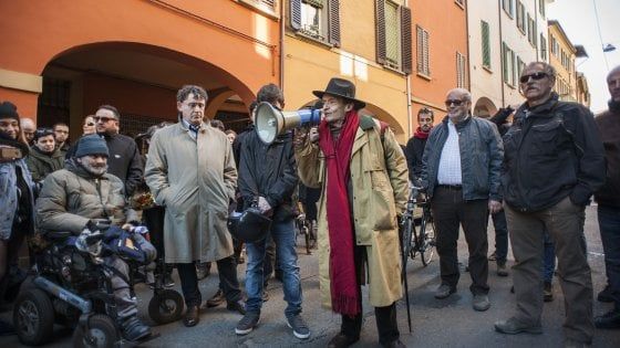 Oreste Scalzone: "Giusto reagire alla polizia"