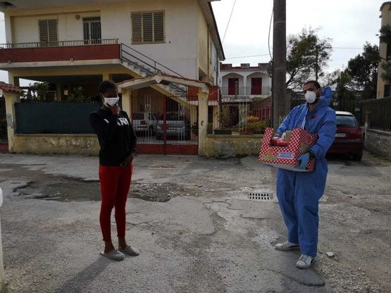 Coronavirus, gli attivisti di Potere al popolo aiutano chi è in difficoltà