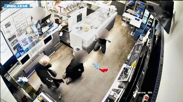 Boom di rapine a Roma: “Sei al giorno”. Togliatti e Termini le aree più pericolose