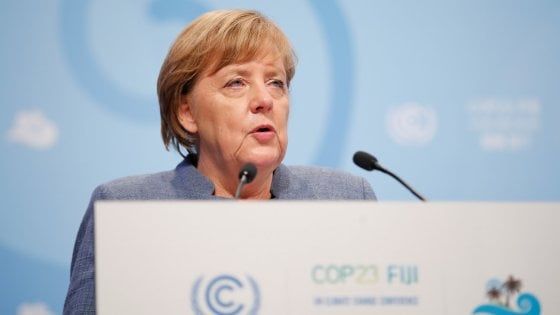 L'appello di Merkel: "Nel clima c'è il destino dell'umanità, proteggiamo il mondo"