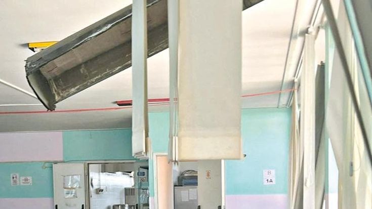 Nella scuola distrutta “Evitata la strage denunciamo da anni”