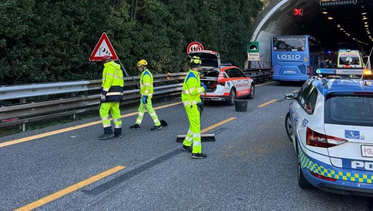 Guida turistica bresciana muore dopo l’incidente di un bus sull’A10 in Liguria