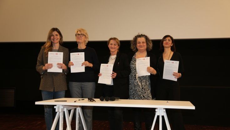 Le attrici di Amleta e il metoo: "Ecco il decalogo contro gli abusi"