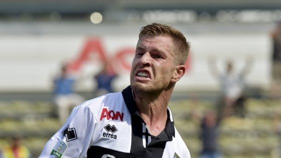 Gagliolo affonda il Bari. Parma, tutto in 90': serie A o playoff 