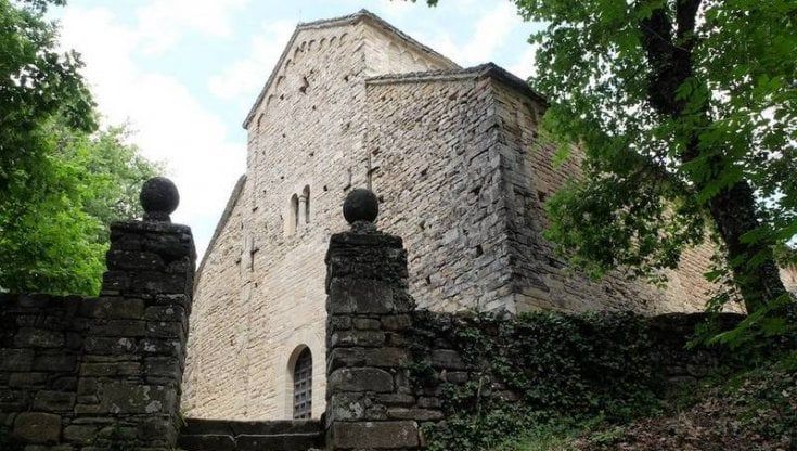 Alla Pieve di Sasso dodici poeti parmigiani danno voce alla poesia in un rito collettivo