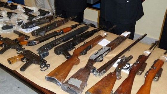 Arsenale con oltre 50 armi sequestrato dai carabinieri a Catania