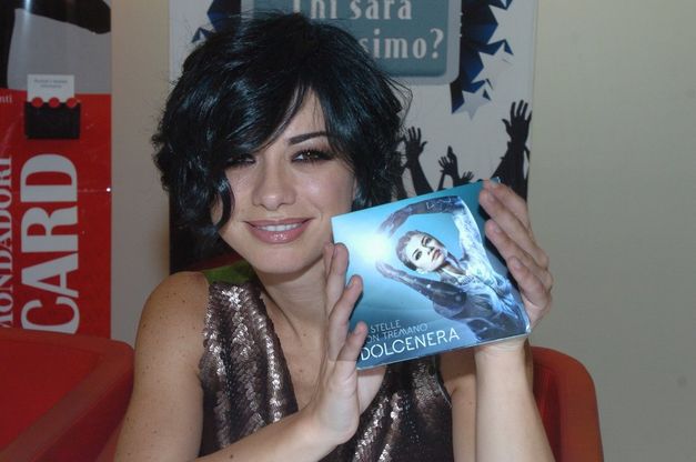 Dolcenera si confessa alla Mondadori: "Io donna del Sud"