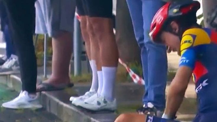 Giro, Giulio Ciccone costretto al ritiro per la caduta di Gorizia: “Così fa male”
