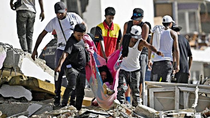 La mamma, i tre fratellini e le vite sospese: le storie dalle macerie del terremoto del Venezuela
