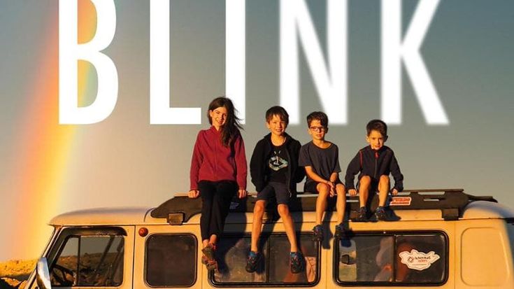 L’ultimo sguardo al mondo prima del buio: uscito “Blink”, il documentario sul viaggio di una famiglia con i figli condannati alla cecità progressiva