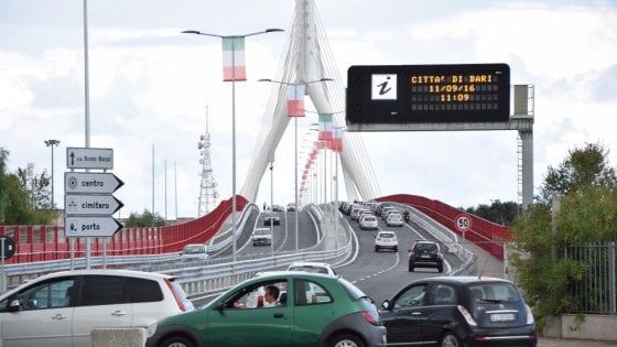 Bari, i cantieri degli errori: via Sparano in pendenza, il ponte Adriatico ancora chiuso alle bici
