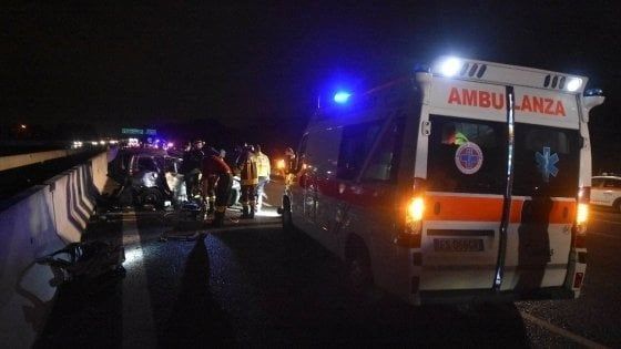 Suv contro furgone di operai al lavoro sulla A8 a Milano: due persone morte, altre due ferite