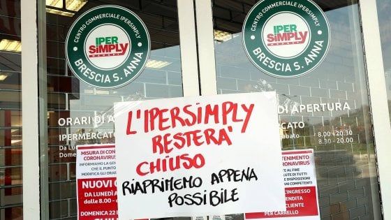 Coronavirus, a Brescia morta cassiera di un supermercato: negozio chiuso per sanificazione