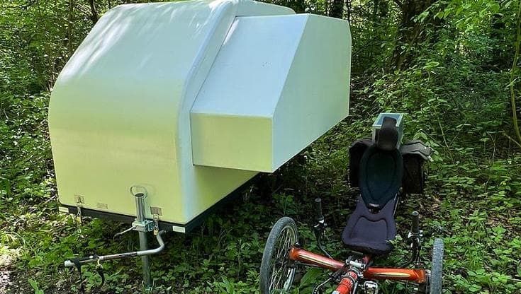Ciclo-roulotte per amanti del viaggio ecologico a contatto con la natura