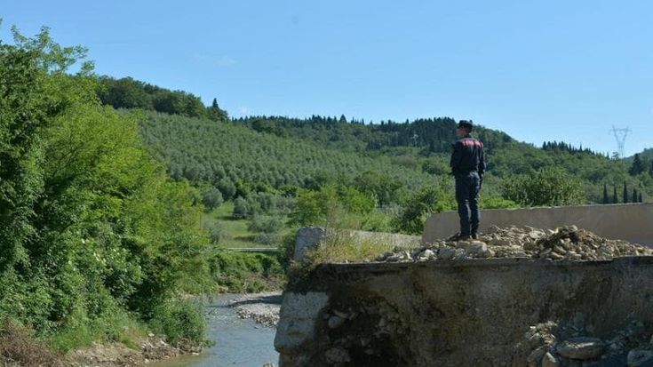 Sesto Fiorentino, danneggia l'acquedotto mediceo per irrigare l'allevamento: denunciato