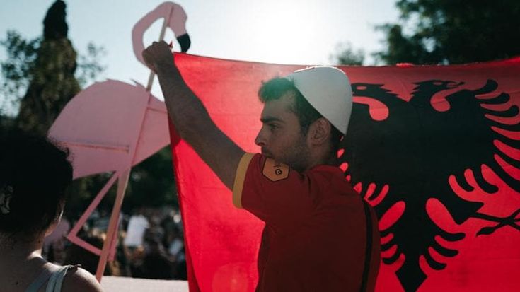 La mia Albania non vuole riprendersi solo un’isola