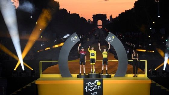 Ciclismo, coronavirus: entro metà maggio decisione su Tour. Lotto e Astana tagliano stipendi