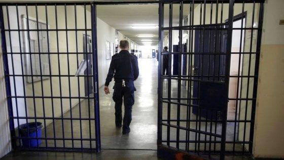 Carcere di Parma, i sindacati: "Otto agenti aggrediti da un detenuto"