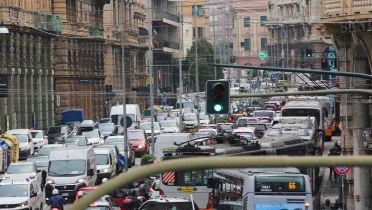Ordinanza antismog a Genova, in arrivo deroghe e rinvii per i veicoli commerciali 