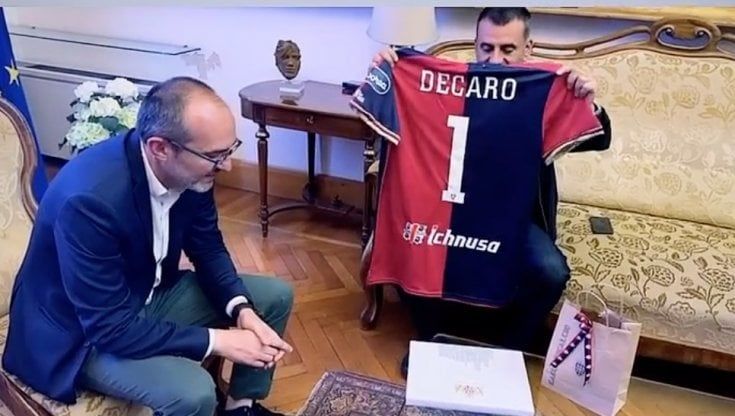 Playoff, la vigilia di Decaro a Cagliari con il sindaco Truzzu. De Laurentiis: "Ho dormito poco"