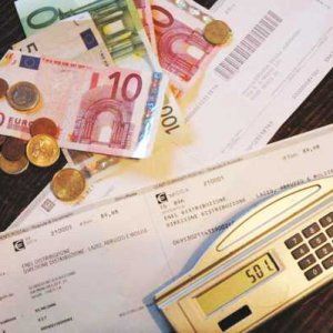 Luce e gas, con le nuove tariffe previsto un risparmio di 60 euro