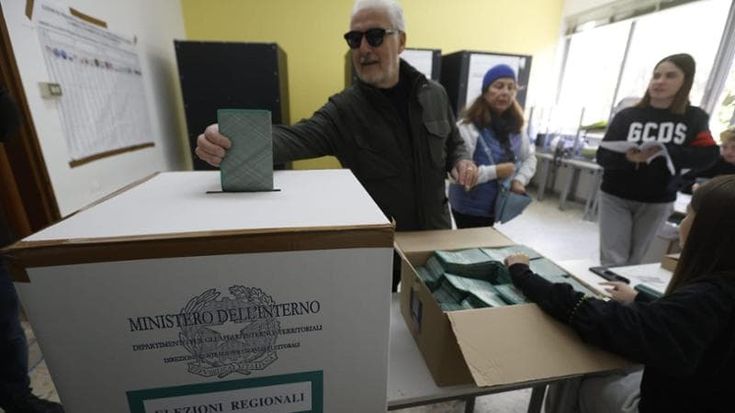 Campania, oggi le elezioni regionali. Alle 19 affluenza al 25,87% (nel 2020 era 26,5%). La diretta