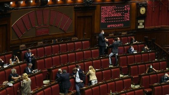 Dl Covid, la Camera vota sì alla fiducia: 28 deputati M5s non partecipano al voto