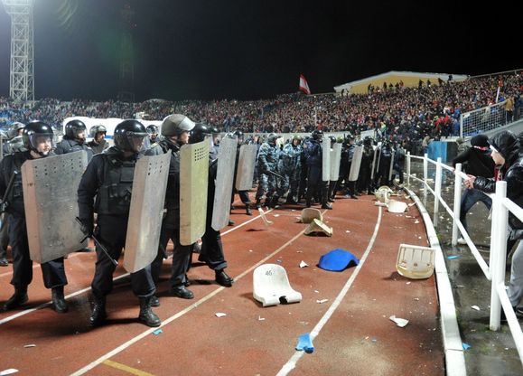 Russia, scontri allo stadio a Yaroslavl<br />I tifosi dello Spartak con la svastica