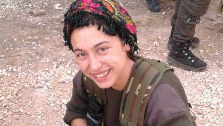 Quella con il kalashnikov è mia figlia