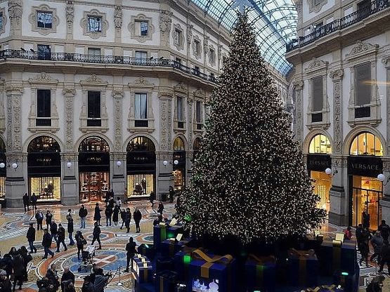 Confcommercio, sarà un Natale un po' dimesso. In calo la fiducia dei consumatori 